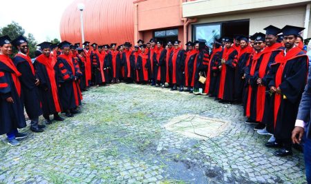 የደብረ ታቦር ዩኒቨርስቲ በመጀመሪያና ሁለተኛ ዲግሪ ያሠለጠናቸውን 1ሺ 202 ተማሪዎችን አስመረቀ።