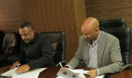 የኢትዮጵያ ቤተመዛግብትና ቤተመጻሕፍት አገልግሎት ሕዳር 13/2016 ዓ.ም ከደብረ ታቦር ዩኒቨርሲቲ ጋር ዘላቂነት ያለው የጋራ የመግባቢያ ሠነድ ተፈራረመ፡፡