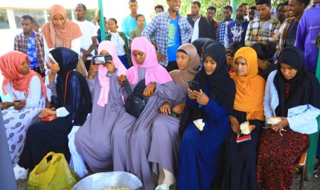 የደብረ ታቦር ዩኒቨርሲቲ እስልምና እምነት ተከታይ ተማሪዎች እና የዩኒቨርሲቲው ማህበረሰብ የ1445ኛውን የዒድ አል_ፈጥር ረመዳን በዓልን በጋራ አከበሩ።