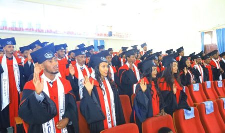 በደብረ ታቦር ዩኒቨርስቲ በተለያዩ የትምህርት መስኮች ትምህርታቸውን ሲከታተሉ የነበሩ ተማሪዎች በዛሬው ዕለት ተመረቁ፡፡ 